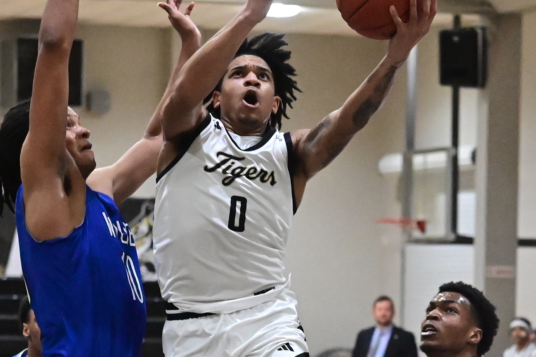 Tigers Split against Southwest and Northwest to Wrap up the Week
